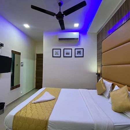 Hotel Blue Wellington - Near Mumbai Airport Kamer foto
