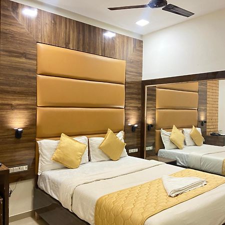Hotel Blue Wellington - Near Mumbai Airport Buitenkant foto