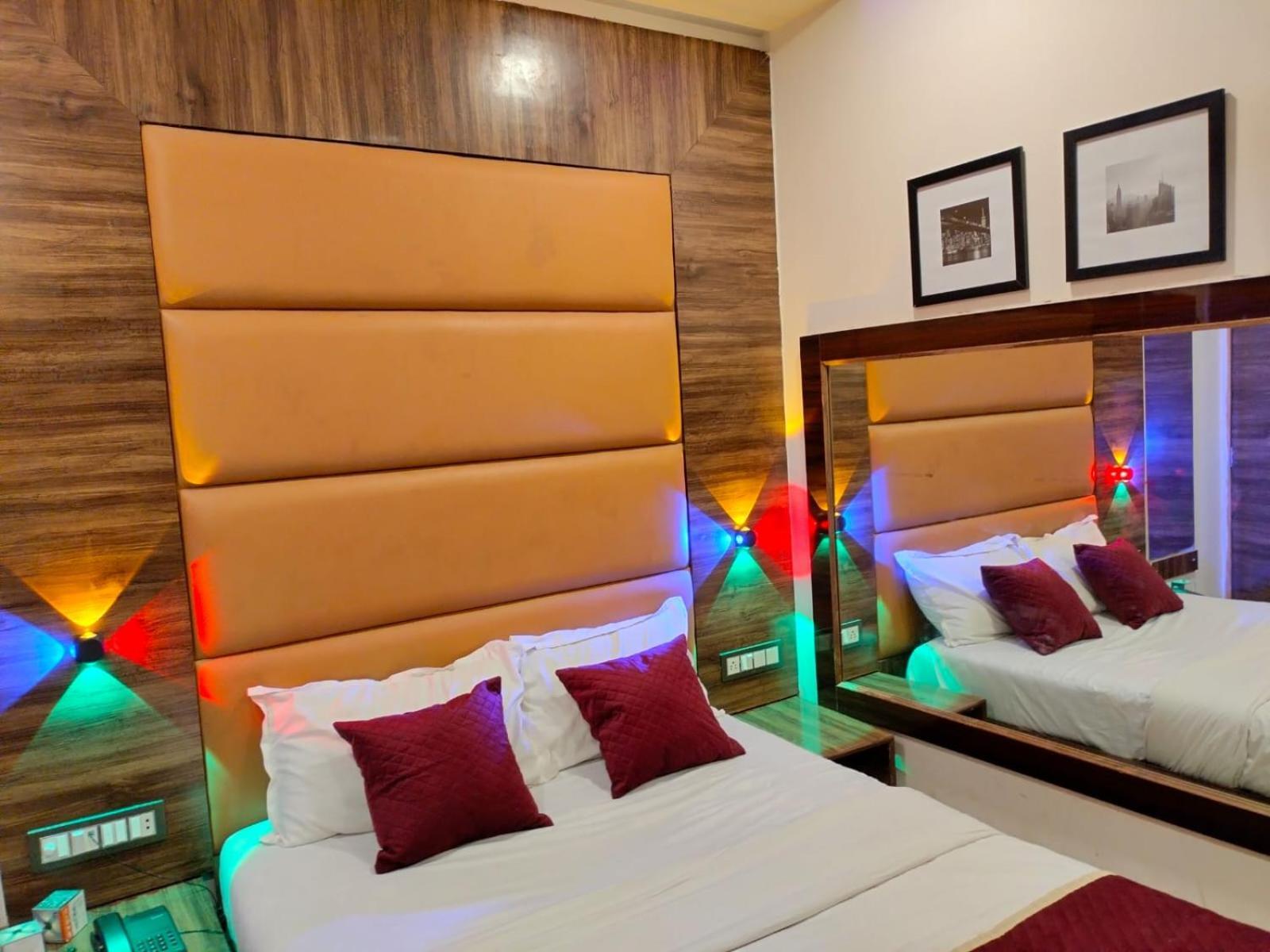 Hotel Blue Wellington - Near Mumbai Airport Buitenkant foto