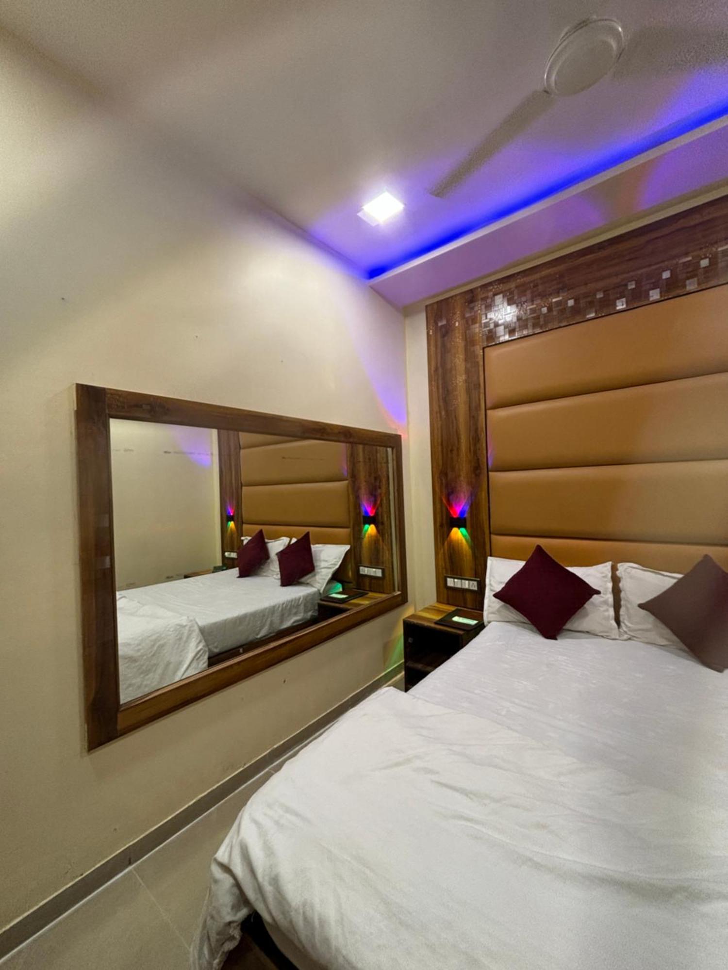 Hotel Blue Wellington - Near Mumbai Airport Buitenkant foto