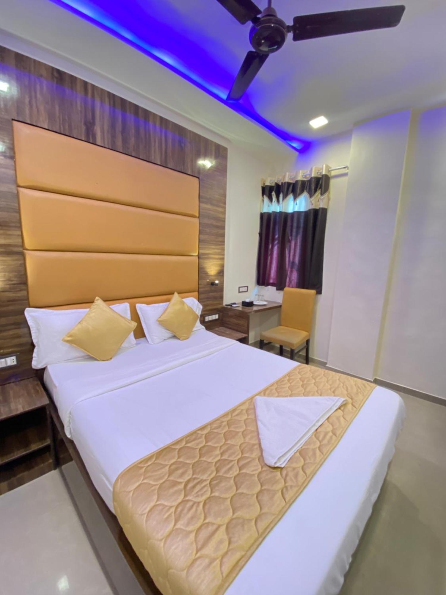 Hotel Blue Wellington - Near Mumbai Airport Buitenkant foto
