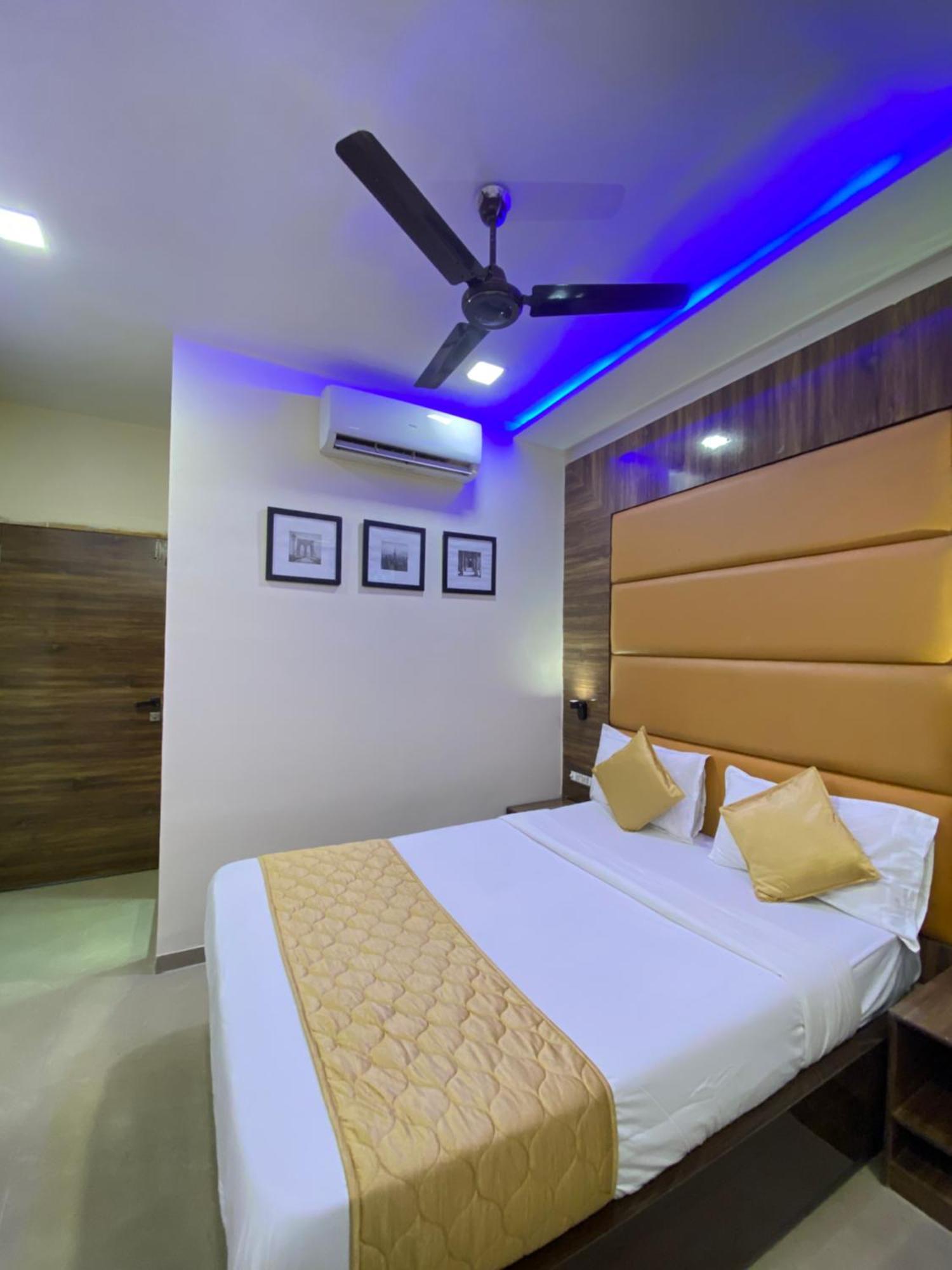 Hotel Blue Wellington - Near Mumbai Airport Buitenkant foto