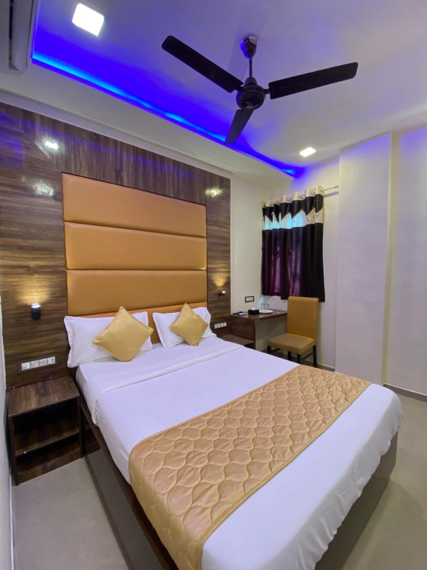 Hotel Blue Wellington - Near Mumbai Airport Buitenkant foto