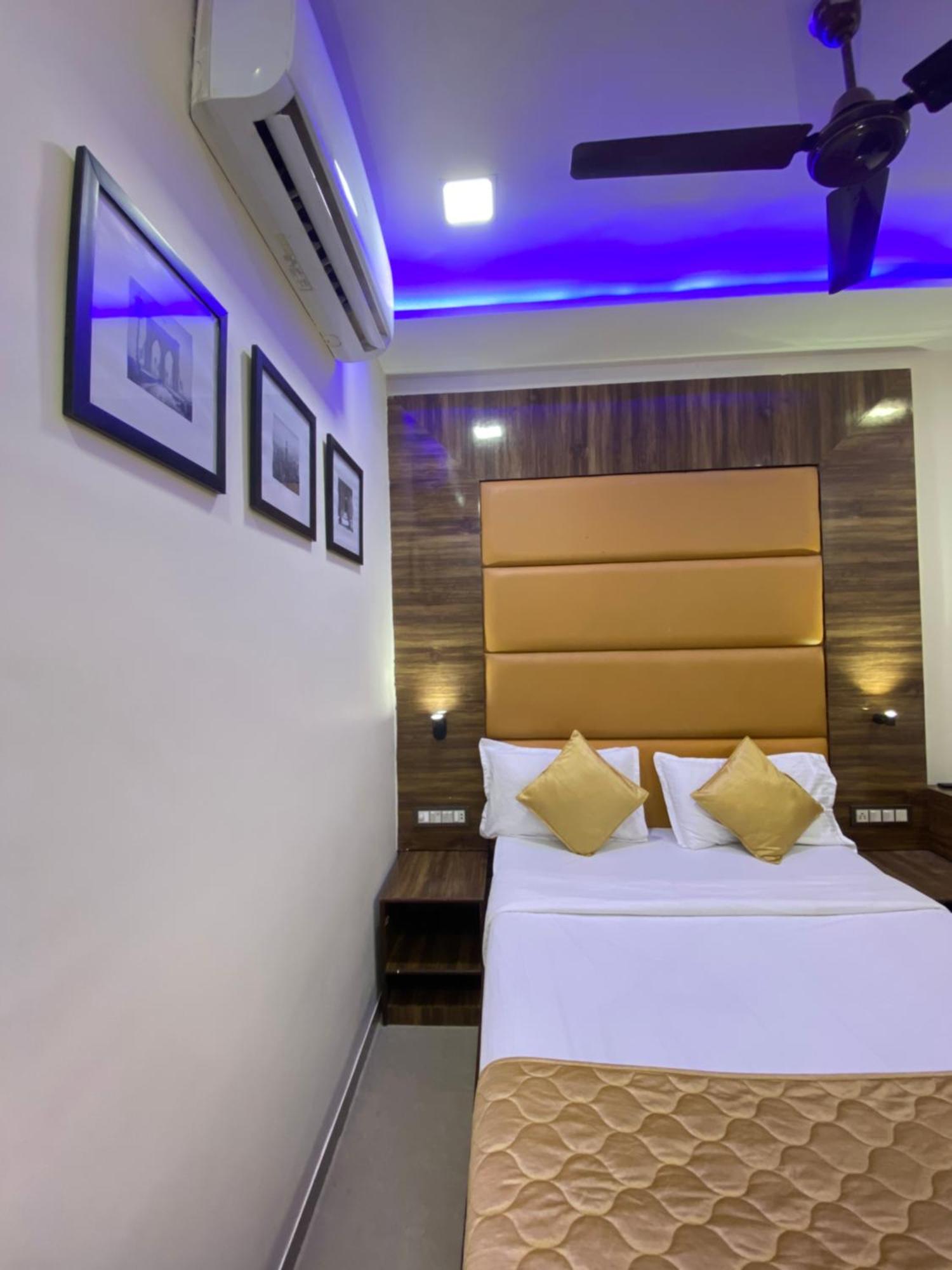 Hotel Blue Wellington - Near Mumbai Airport Buitenkant foto