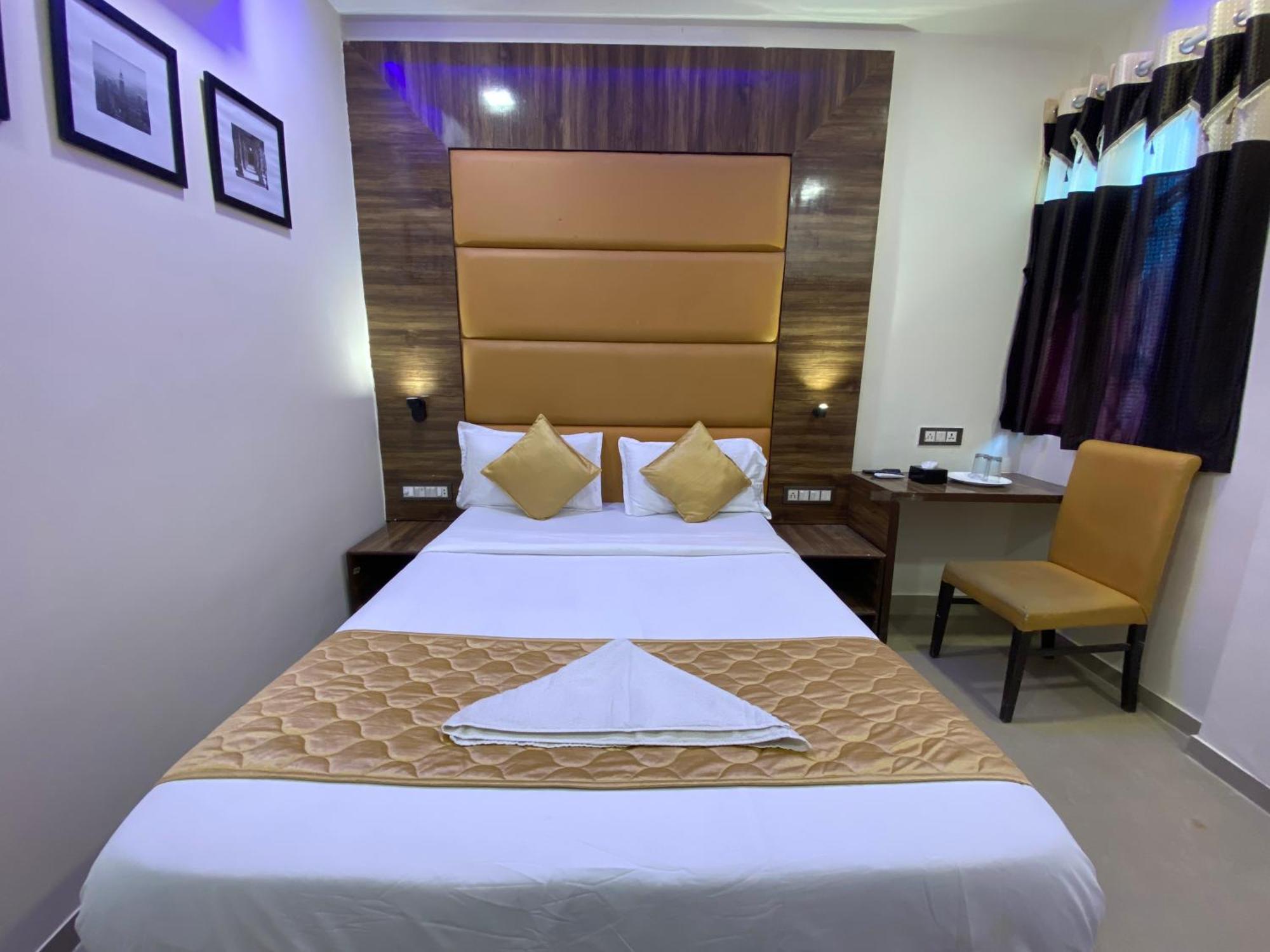 Hotel Blue Wellington - Near Mumbai Airport Buitenkant foto