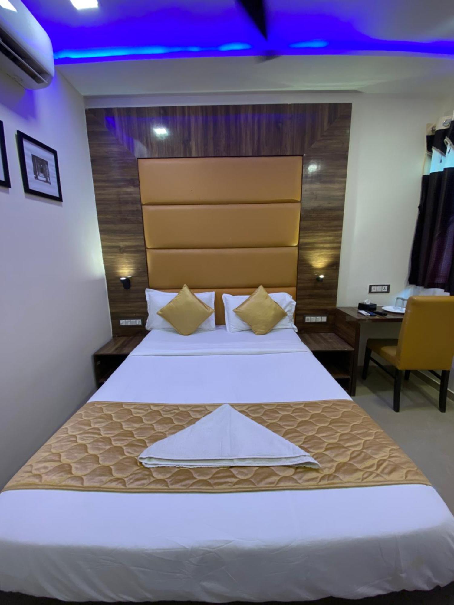 Hotel Blue Wellington - Near Mumbai Airport Buitenkant foto