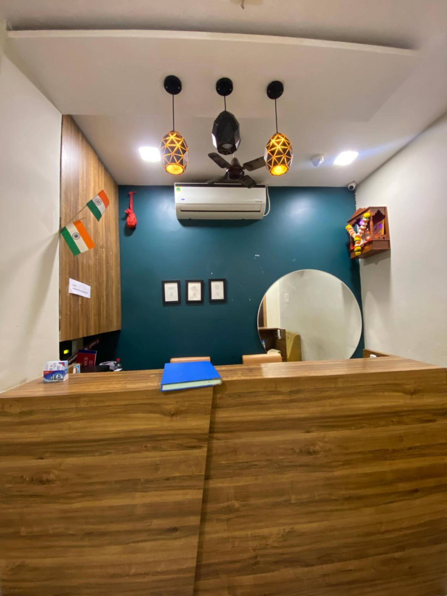 Hotel Blue Wellington - Near Mumbai Airport Buitenkant foto