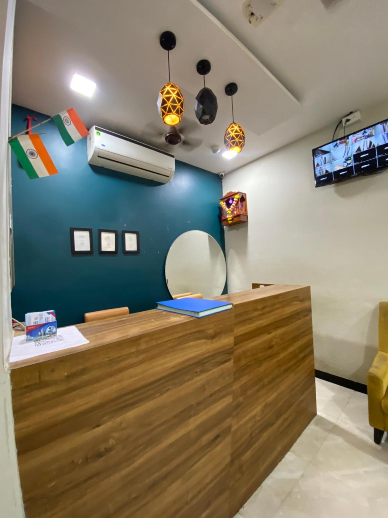 Hotel Blue Wellington - Near Mumbai Airport Buitenkant foto