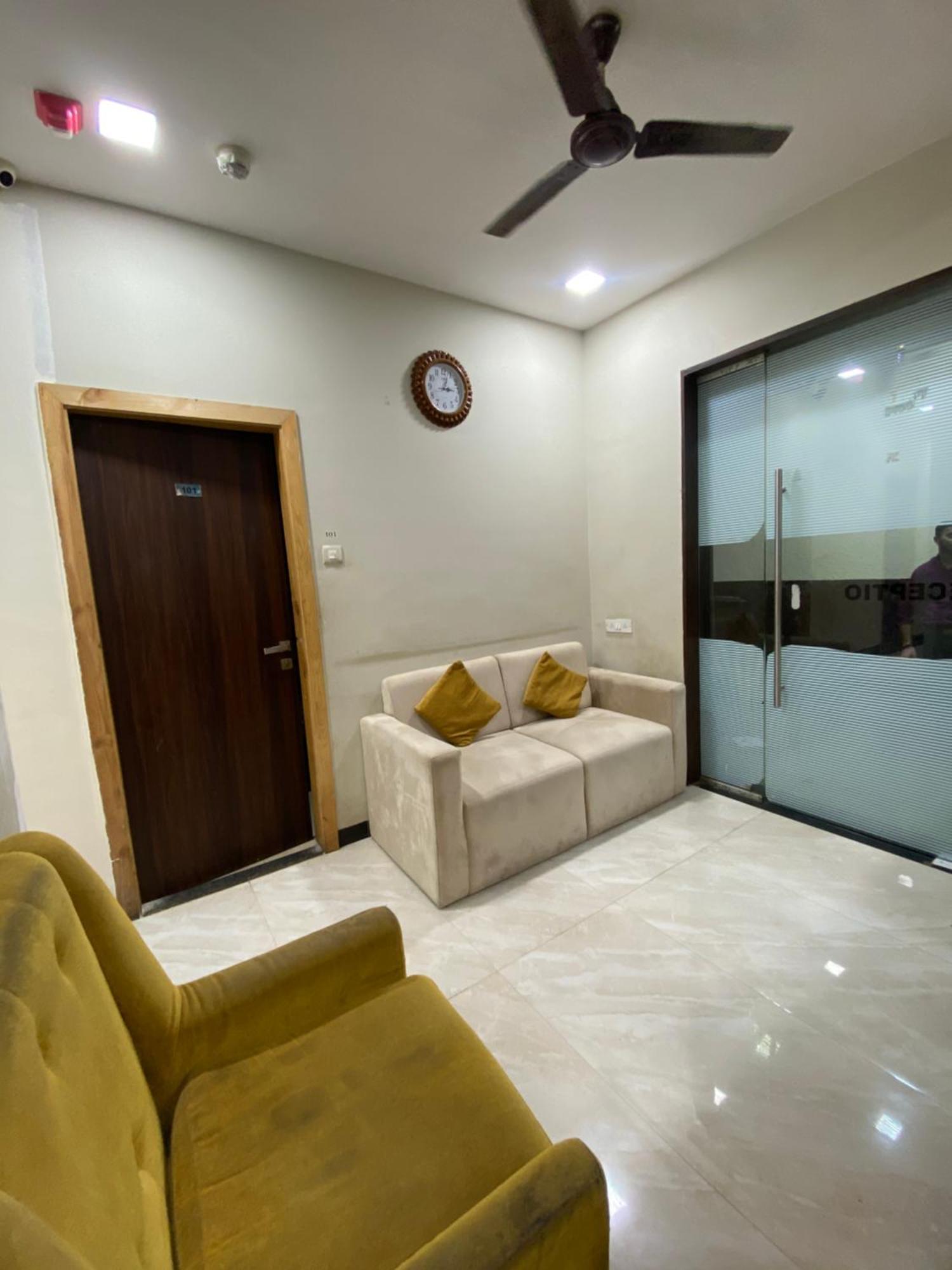 Hotel Blue Wellington - Near Mumbai Airport Buitenkant foto